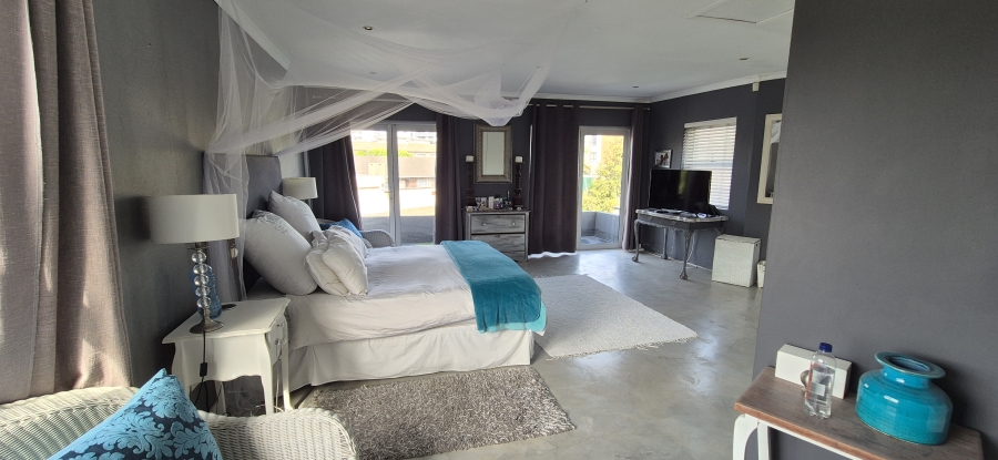 4 Bedroom Property for Sale in Waves Edge Western Cape